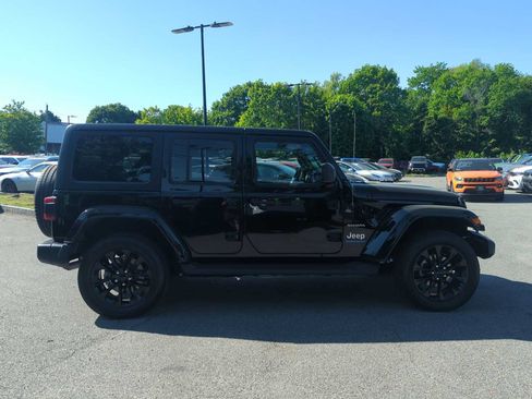 Used 2023 Jeep Wrangler Unlimited Sahara w/ Cold Weather Group AWD/4WD image 7