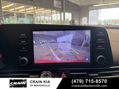 Used 2021 Hyundai Elantra SE FWD image 19