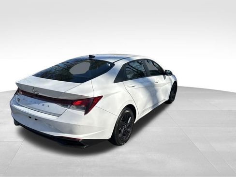 Used 2023 Hyundai Elantra SEL image 5