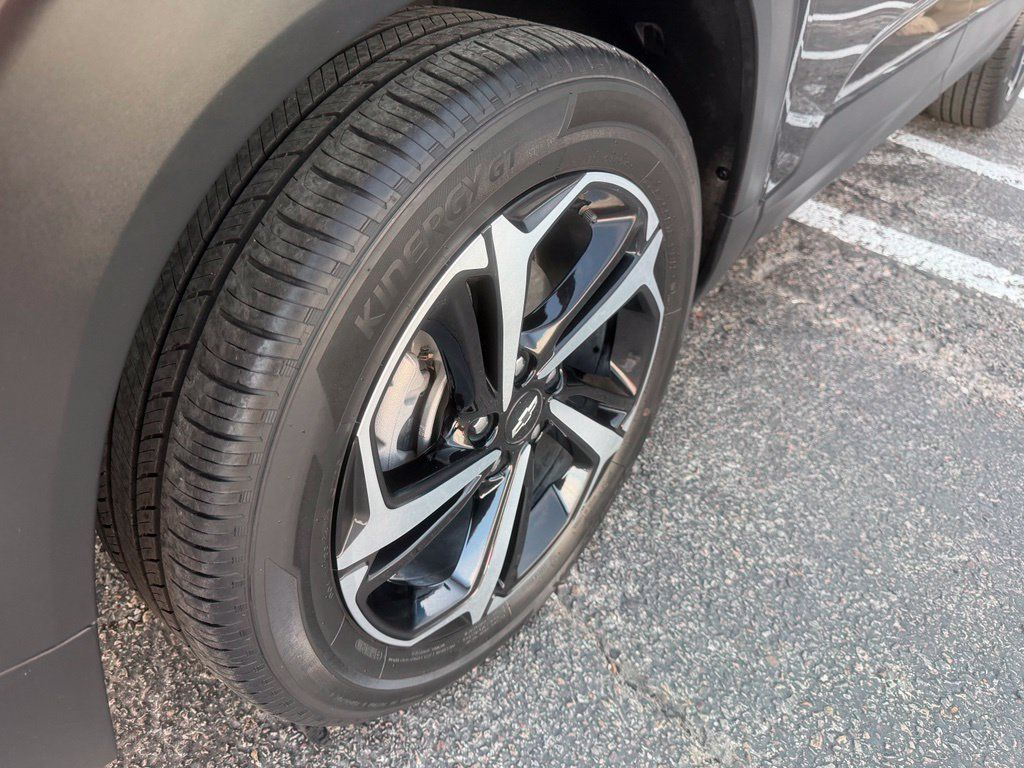 Used 2023 Chevrolet TrailBlazer RS w/ Sun and Liftgate Package FWD image 10