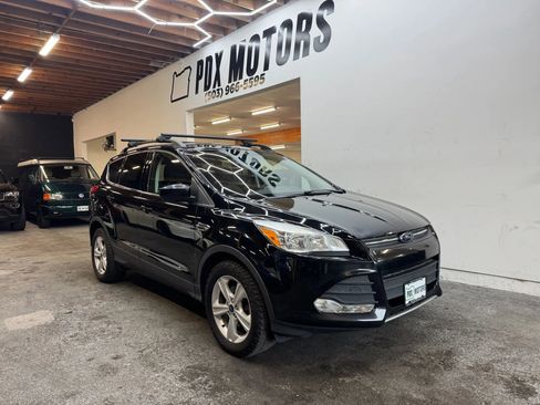 Used 2016 Ford Escape SE image 2