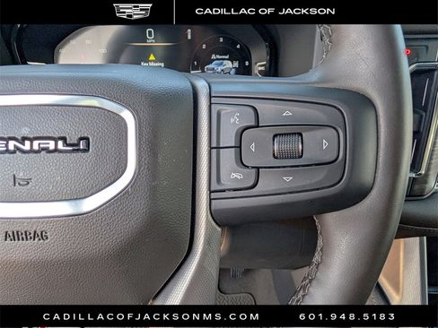 Used 2024 GMC Yukon Denali image 12