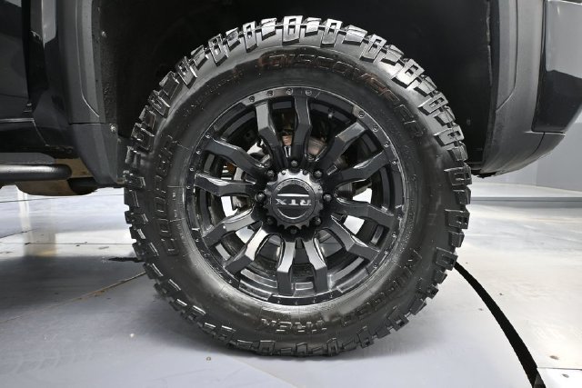 Used 2024 GMC Sierra 2500 AT4 w/ Technology Package AWD/4WD image 12