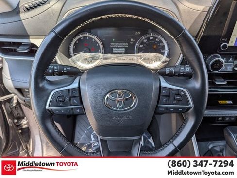 Certified 2024 Toyota Highlander XLE AWD/4WD image 16