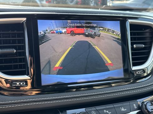 Used 2022 Chrysler Pacifica Touring-L image 34