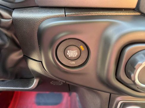 Used 2023 Jeep Gladiator Sport AWD/4WD image 17