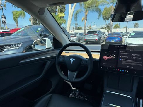 Used 2023 Tesla Model Y Long Range AWD/4WD image 17