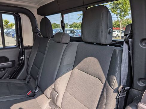 Used 2022 Jeep Gladiator Sport AWD/4WD image 27