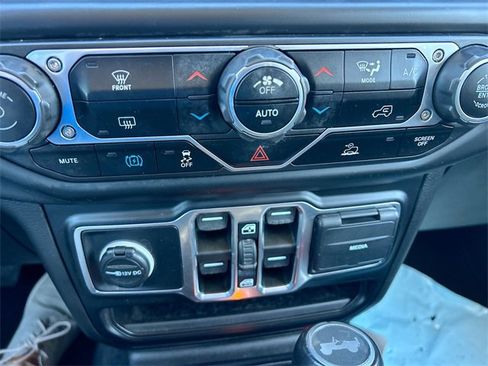 Used 2021 Jeep Wrangler Unlimited Sahara image 23