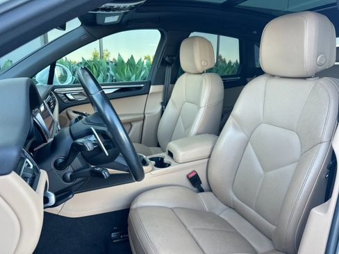 Used 2022 Porsche Macan AWD/4WD image 5