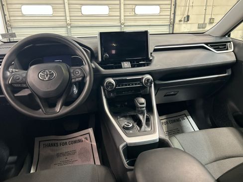 Used 2024 Toyota RAV4 LE AWD/4WD image 4