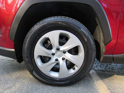 Used 2020 Toyota RAV4 LE w/ Carpet Mat Package FWD image 19