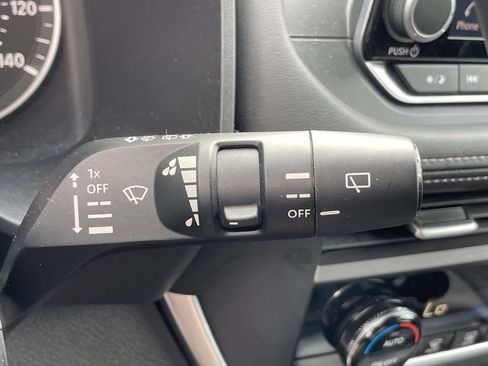 Used 2025 Nissan Rogue SV FWD image 29