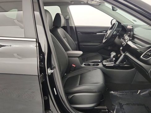 Used 2023 Kia Seltos EX image 30