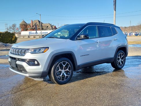 Used 2024 Jeep Compass Limited w/ Sun and Sound Group image 2