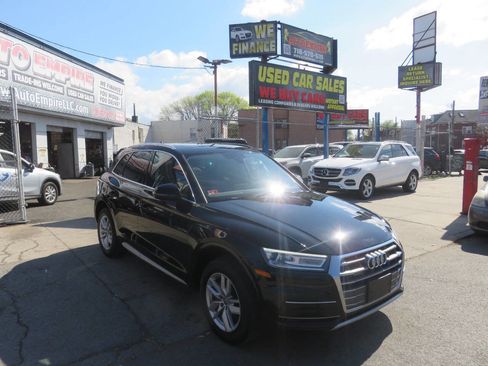Used 2020 Audi Q5 2.0T Premium w/ Convenience Package image 3
