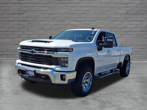 Used 2025 Chevrolet Silverado 2500 LT w/ Convenience Package AWD/4WD image 5
