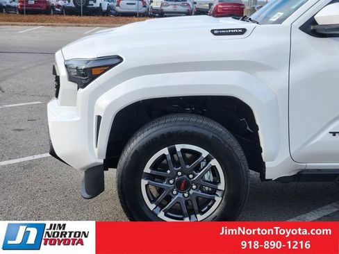 Used 2025 Toyota Tacoma TRD Sport image 9