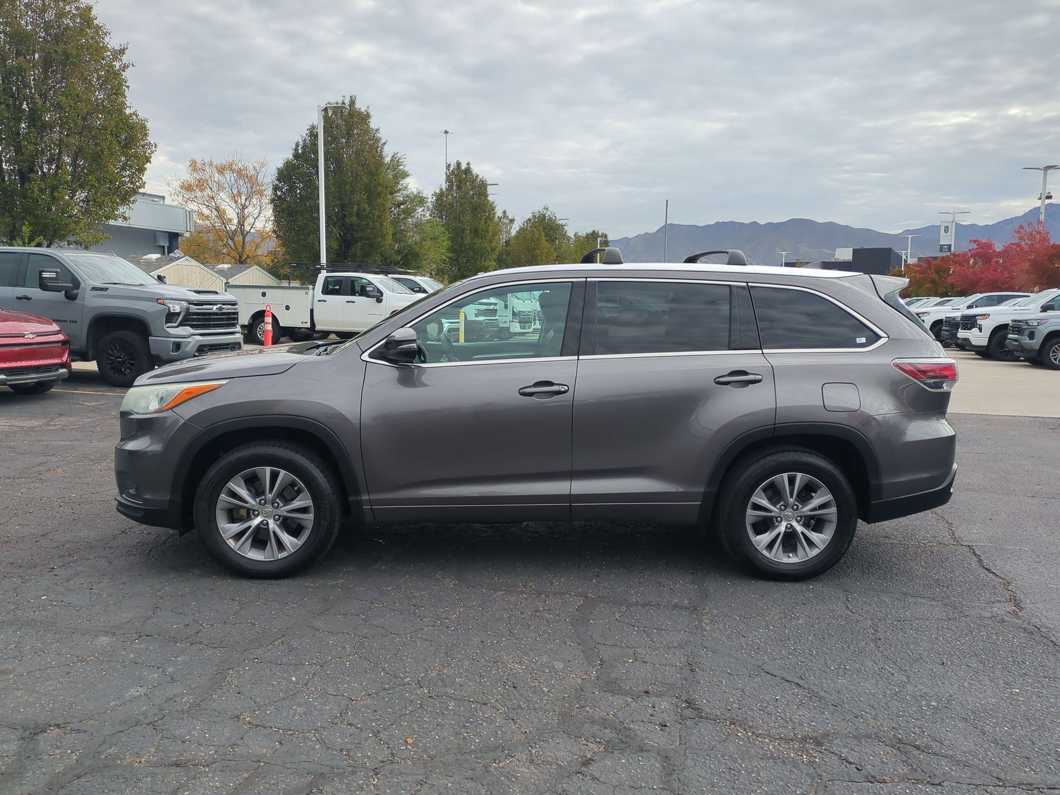 Used 2015 Toyota Highlander XLE FWD image 2