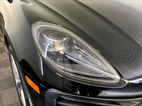 Used 2024 Porsche Macan image 12