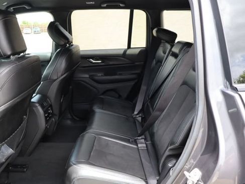 Used 2024 Jeep Grand Cherokee Altitude RWD image 11