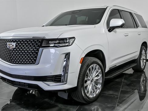 Used 2021 Cadillac Escalade Premium Luxury w/ Driver Assist Tech Package AWD/4WD image 5