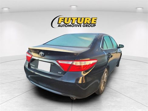 Used 2016 Toyota Camry SE image 3