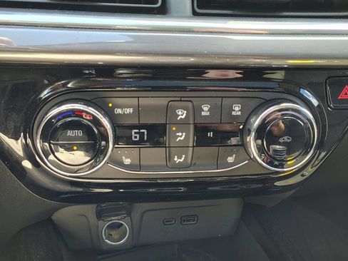 Used 2024 Chevrolet Trax ACTIV w/ Sunroof Package FWD image 19
