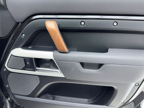 Used 2023 Land Rover Defender 110 S image 47