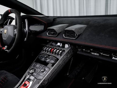 Used 2018 Lamborghini Huracan Performante AWD/4WD image 45