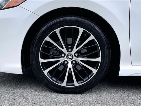 Used 2019 Toyota Camry SE FWD image 9
