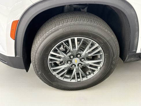Used 2025 Chevrolet Traverse LT AWD/4WD image 11
