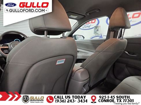 Used 2025 Hyundai Elantra SEL image 15