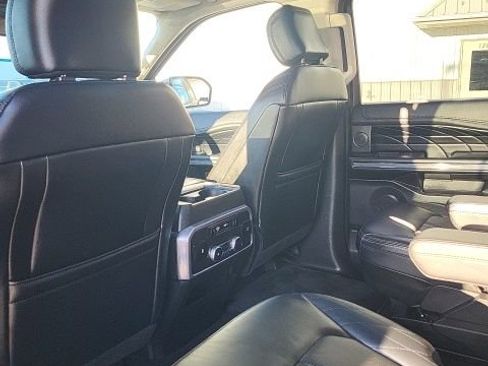 Used 2018 Ford Expedition Platinum image 17