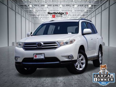 Used 2013 Toyota Highlander Plus FWD image 1