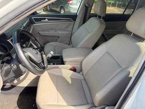 Used 2019 Volkswagen Atlas SE w/ Panoramic Sunroof Package FWD image 10