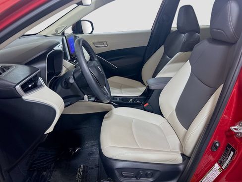 Used 2023 Toyota Corolla Cross XLE w/ Convenience Package AWD/4WD image 18