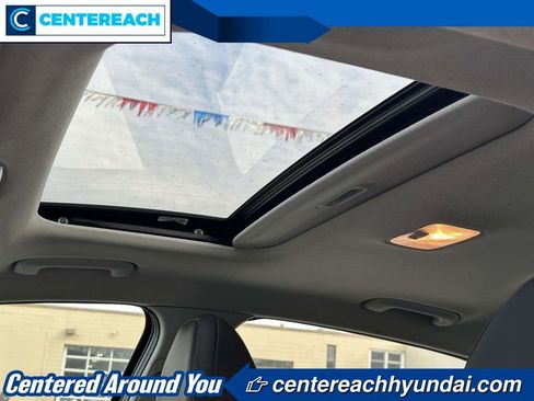 Used 2021 Hyundai Elantra Limited image 18