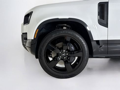 Used 2025 Land Rover Defender 110 X-Dynamic SE image 27