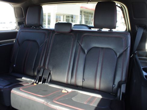 Used 2024 Ford Expedition Limited image 17