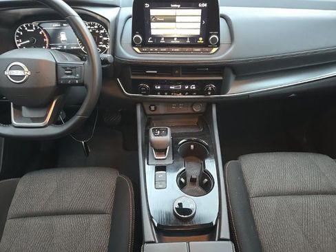 Used 2025 Nissan Rogue SV AWD/4WD image 9