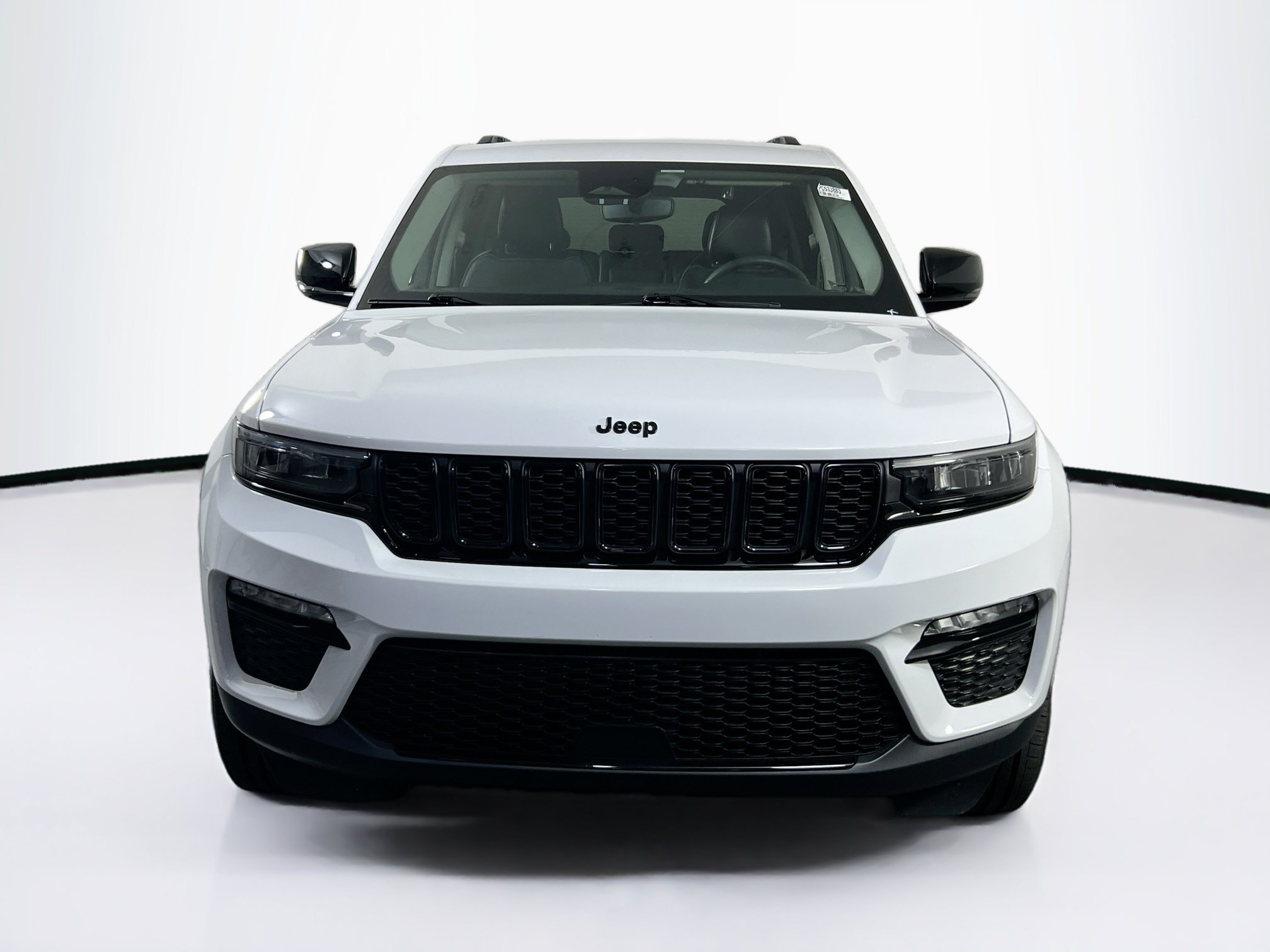 Used 2023 Jeep Grand Cherokee Limited w/ Black Appearance Package AWD/4WD image 2