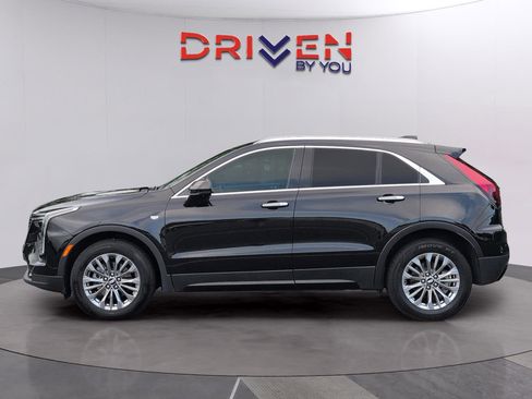 Used 2025 Cadillac XT4 Premium Luxury FWD image 2