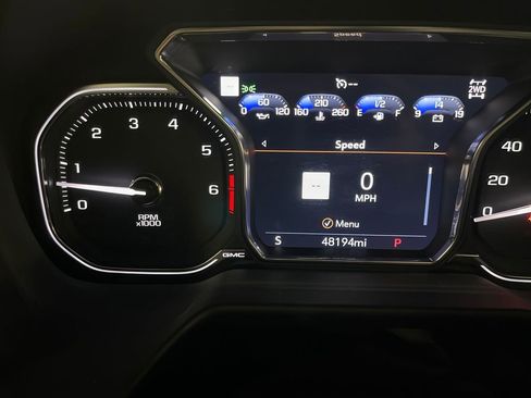Certified 2021 GMC Yukon XL SLT w/ SLT Premium Package AWD/4WD image 22