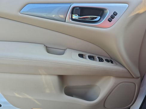 Used 2019 Nissan Pathfinder SL FWD image 24