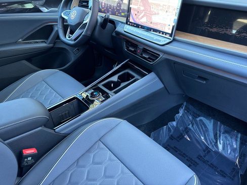 New 2026 Volkswagen Tiguan SEL R-Line image 15