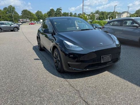 Used 2025 Tesla Model Y Long Range AWD/4WD image 3