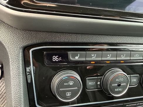 Used 2023 Volkswagen Atlas SE image 20