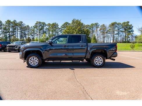 Certified 2025 Toyota Tacoma SR5 image 8