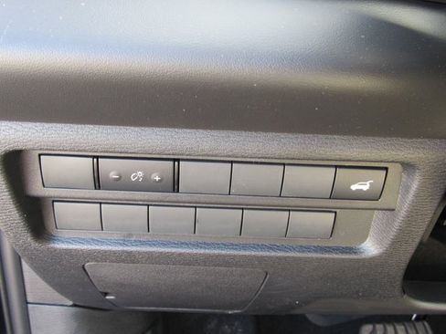 New 2025 Mitsubishi Outlander SE image 22